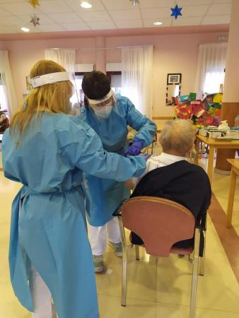 Imagen Comienza la vacunación contra la COVID-19 en la Residencia de Cantalejo