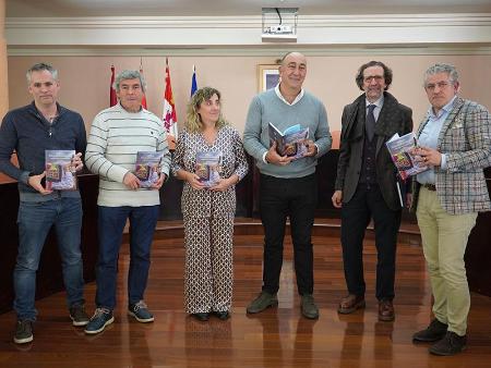 Imagen El libro 'Ritual, tiempo y memoria' publicado por la Diputación y presentado hoy recoge la tradición del Carnaval de Arcones y otras fiestas de invierno de la provincia